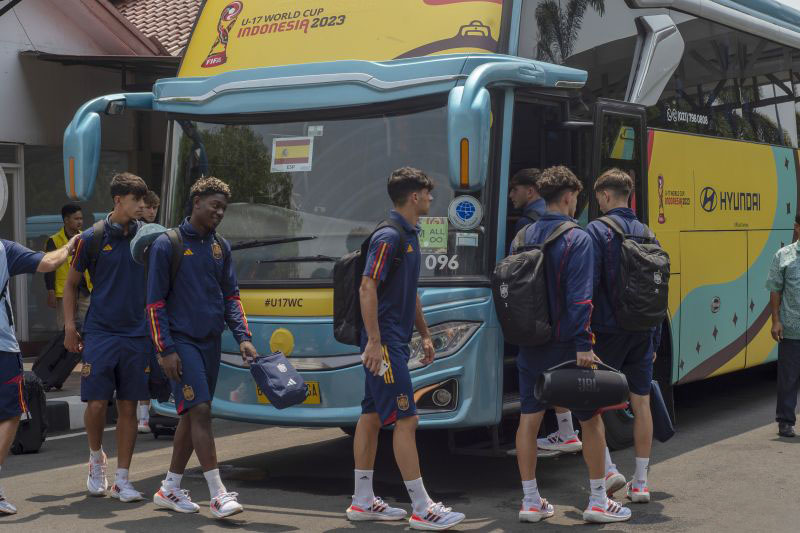 Tim Spanyol U-17 berpindah ke Solo setelah pemusatan latihan di Bali Tim Spanyol U-17 berpindah ke Solo setelah pemusatan latihan di Bali