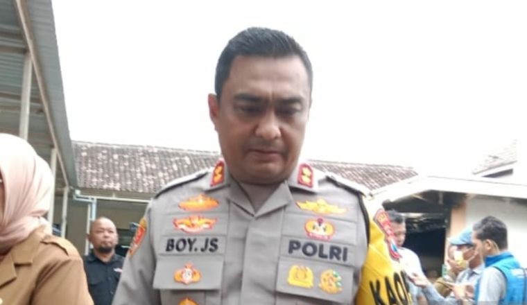 Delapan korban meninggal dunia KA vs elf dibawa ke rumah duka Surabaya Delapan korban meninggal dunia KA vs elf dibawa ke rumah duka Surabaya