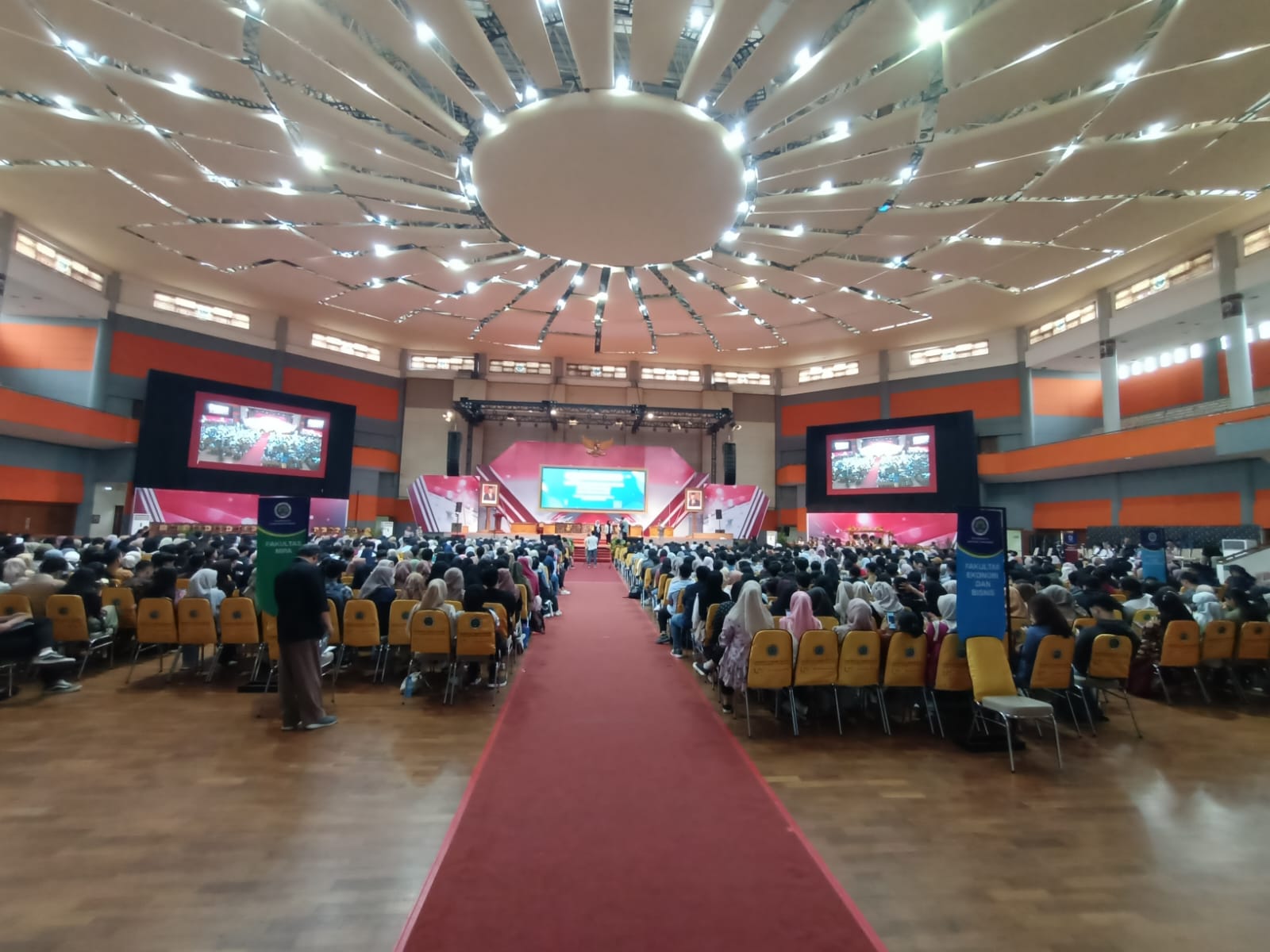 Universitas Negeri Malang gelar wisuda dalam dua gelombang Universitas Negeri Malang gelar wisuda dalam dua gelombang