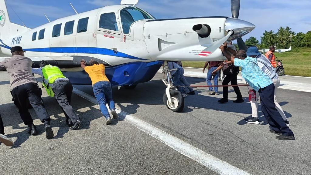 Pesawat Tariku gagal terbang di Bandara Nabire Papua Tengah Pesawat Tariku gagal terbang di Bandara Nabire Papua Tengah