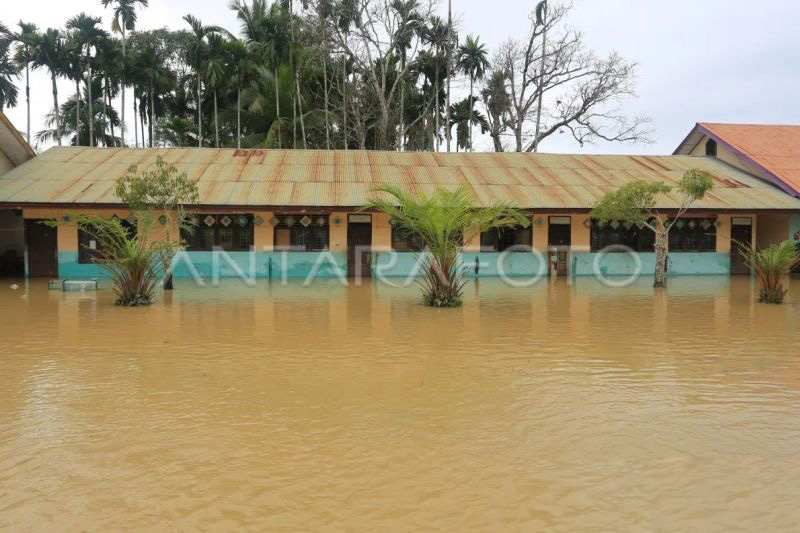 36 sekolah di Aceh Barat lumpuh akibat terendam banjir 36 sekolah di Aceh Barat lumpuh akibat terendam banjir