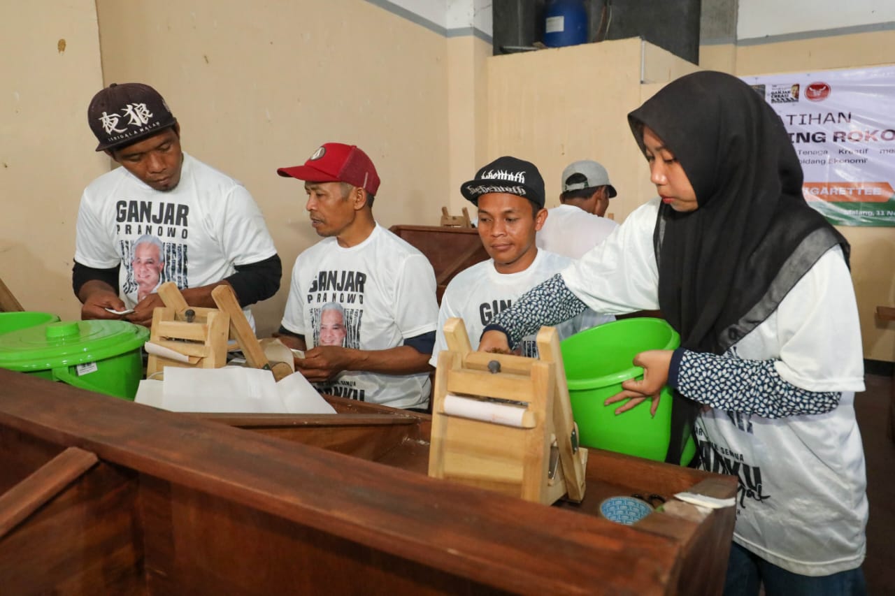 Ganjar Creasi gelar pelatihan melinting tembakau, buka akses lapangan pekerjaan Ganjar Creasi gelar pelatihan melinting tembakau, buka akses lapangan pekerjaan