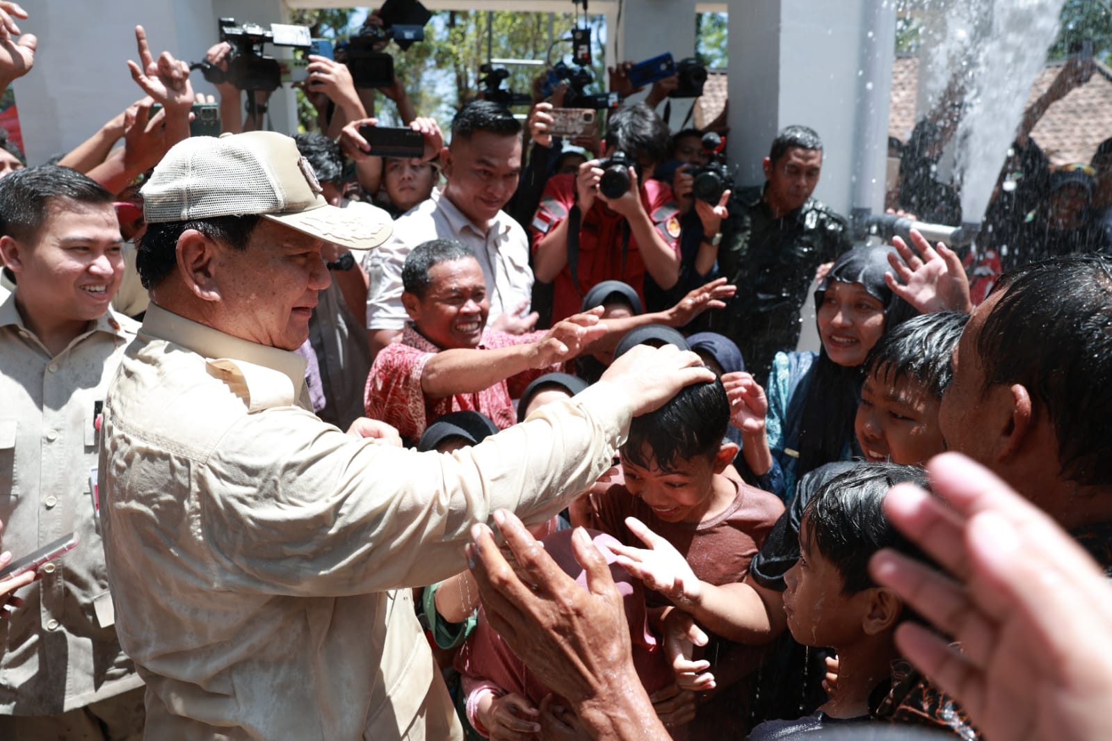 Menhan Prabowo resmikan 15 titik sumur bor bantuan Kemhan-Unhan Menhan Prabowo resmikan 15 titik sumur bor bantuan Kemhan-Unhan