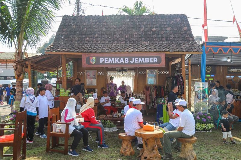Pemprov gelar pasar murah dan pameran UMKM peringati HUT Ke-78 Jatim Pemprov gelar pasar murah dan pameran UMKM peringati HUT Ke-78 Jatim