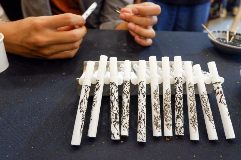 Pegiat seni kenalkan cethe di Jakarta Coffee Week 2023 Pegiat seni kenalkan cethe di Jakarta Coffee Week 2023