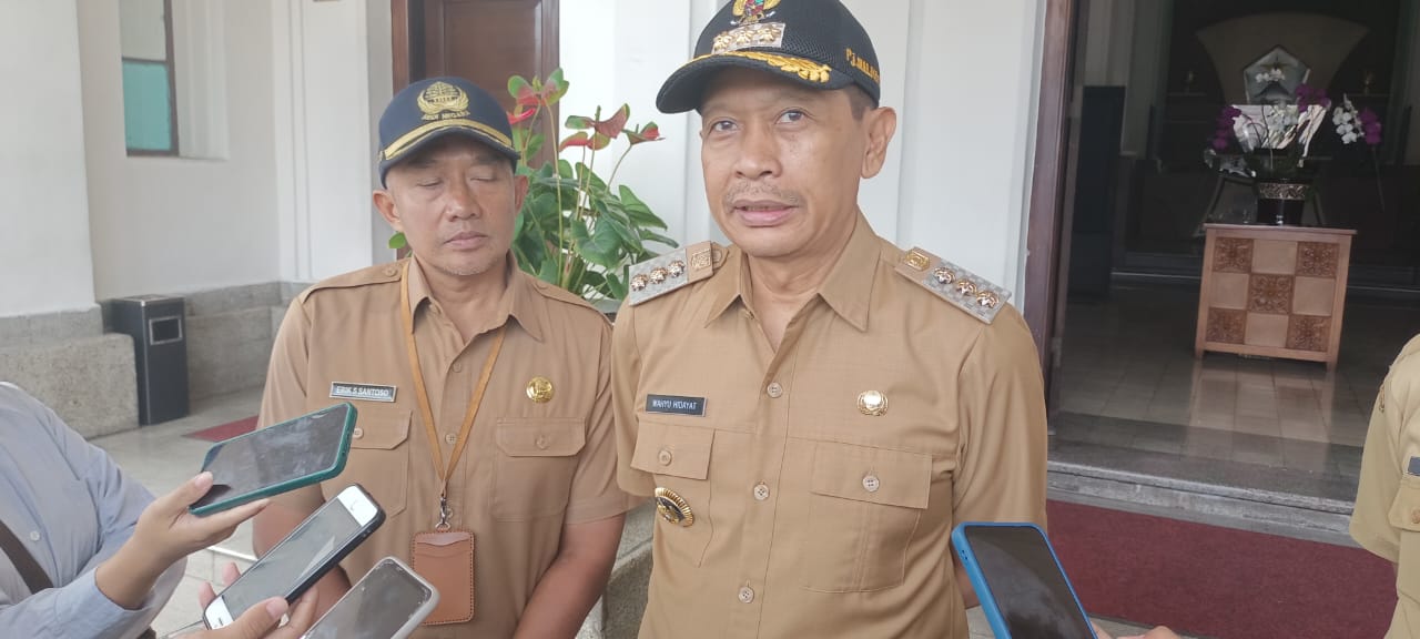 Penyempitan saluran air dan sampah rumah tangga pemicu banjir di Kota Malang Penyempitan saluran air dan sampah rumah tangga pemicu banjir di Kota Malang