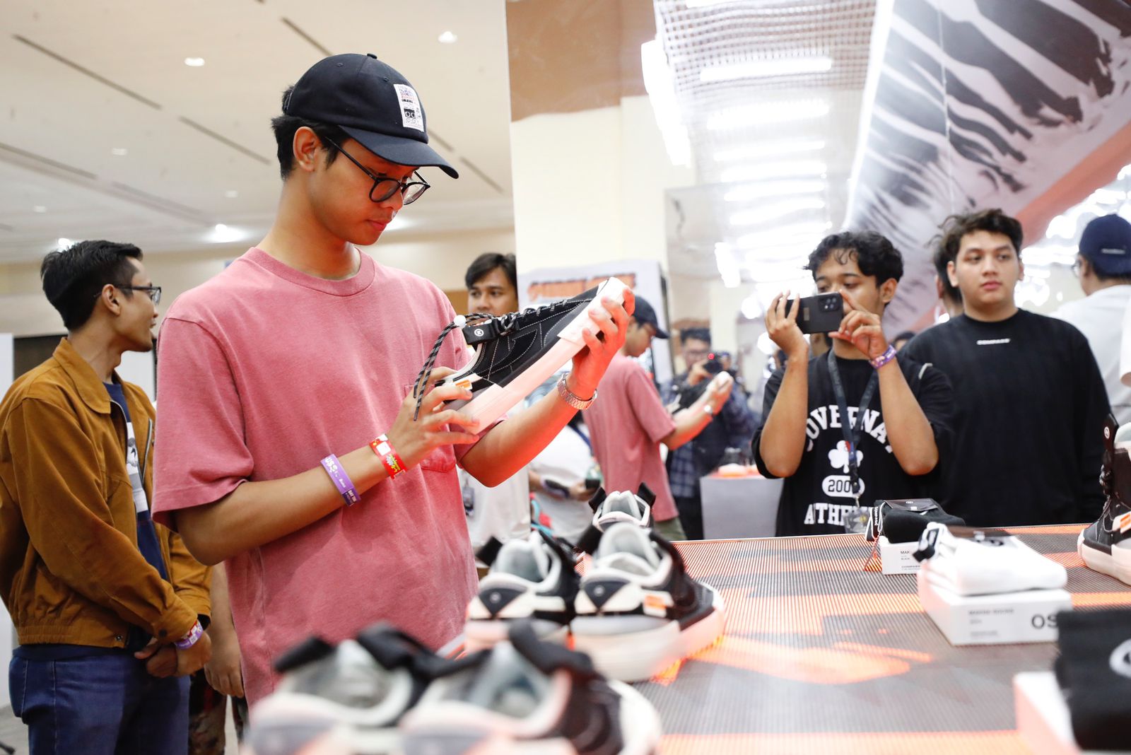 Borong produk di USS 2023, Alam Ganjar sebut produk lokal mampu tembus pasar global Borong produk di USS 2023, Alam Ganjar sebut produk lokal mampu tembus pasar global