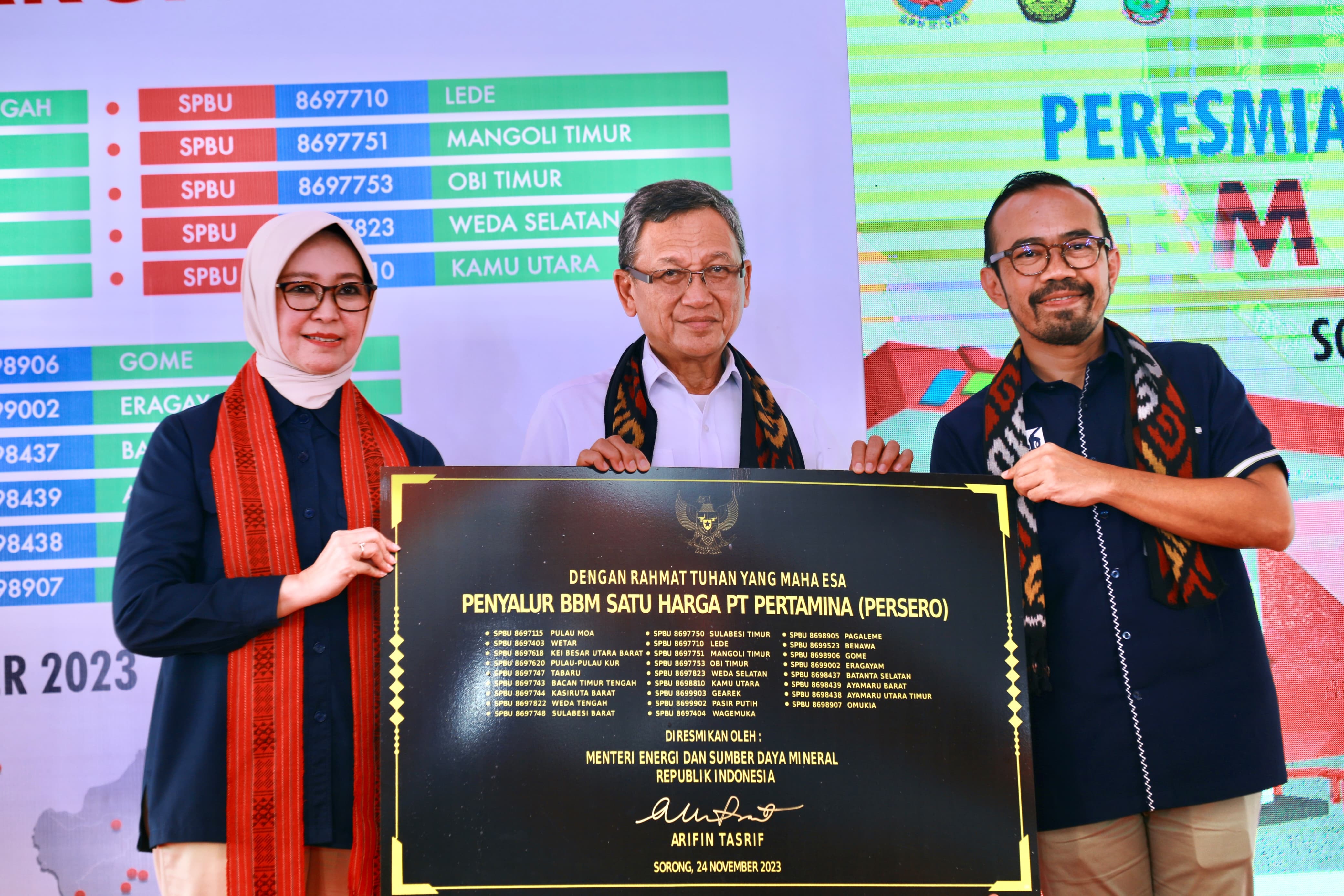 Menteri ESDM dan Pertamina resmikan 26 lembaga penyalur BBM Satu Harga Menteri ESDM dan Pertamina resmikan 26 lembaga penyalur BBM Satu Harga