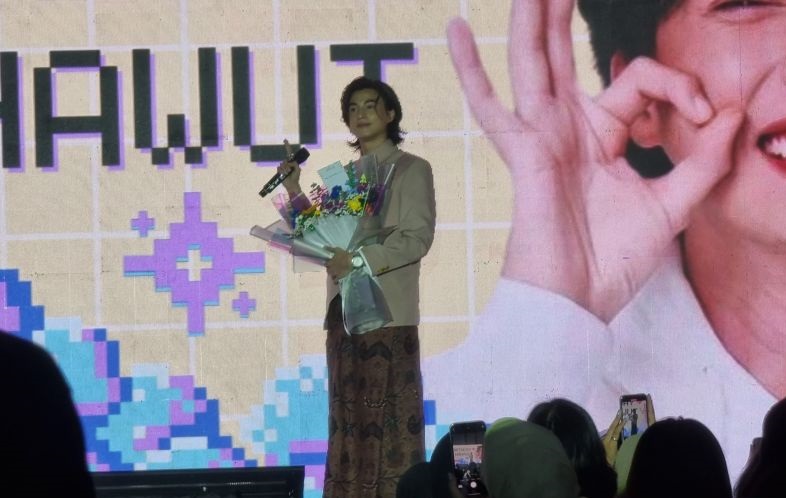 Empat momen jumpa perdana aktor Thailand Gulf Kanawut di Indonesia Empat momen jumpa perdana aktor Thailand Gulf Kanawut di Indonesia