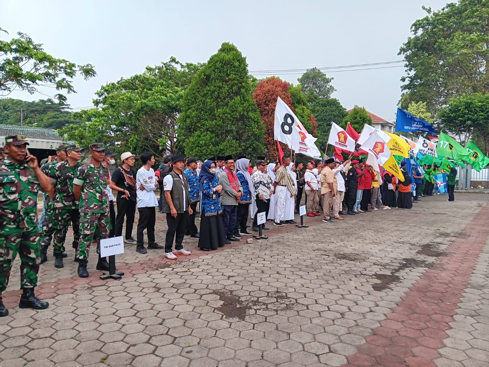Parpol peserta Pemilu 2024 gelar Kirab Pemilu di Kecamatan Curug, Tangerang Parpol peserta Pemilu 2024 gelar Kirab Pemilu di Kecamatan Curug, Tangerang