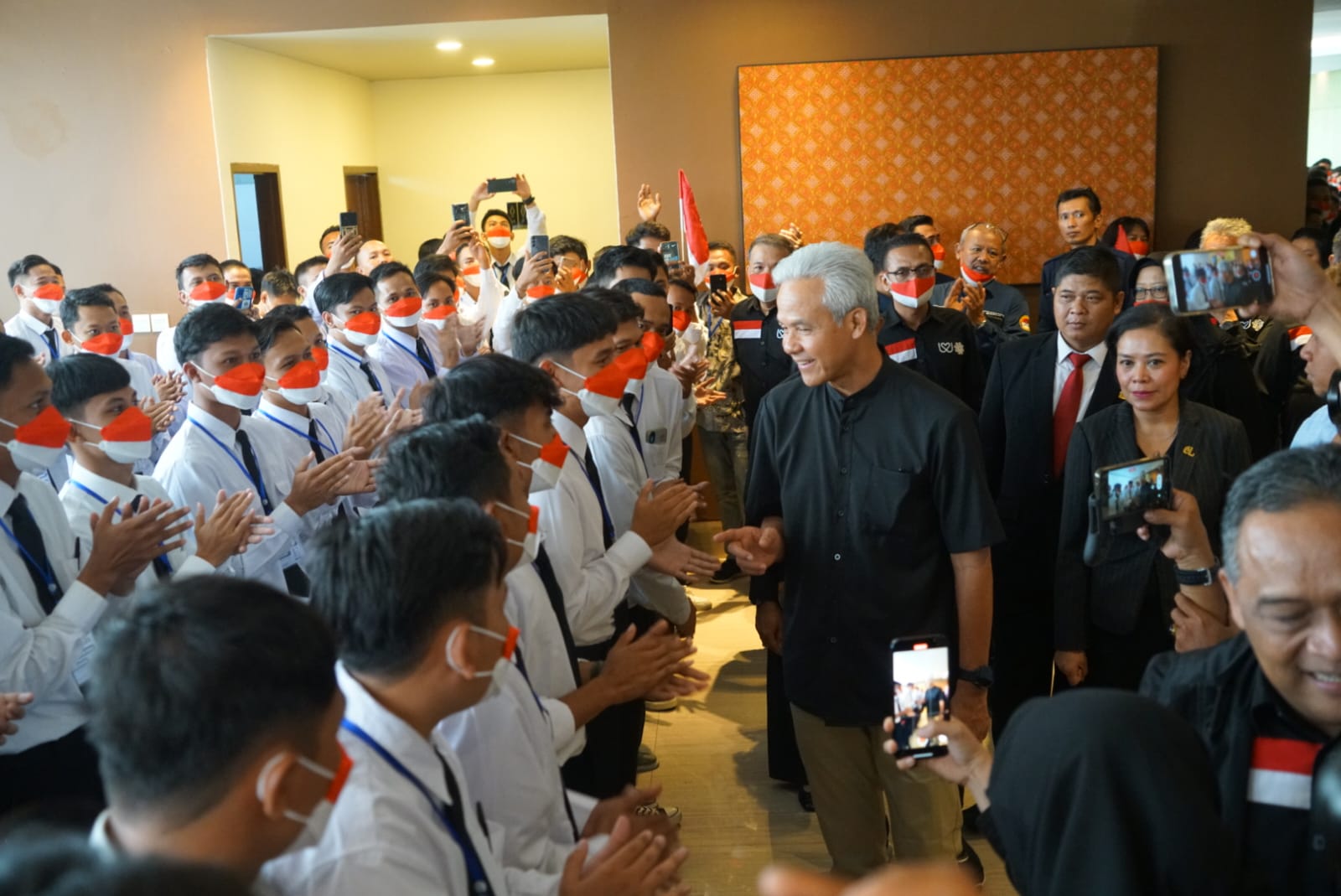 Ganjar Pranowo puji kinerja Kepala BP2MI Benny Rhamdani lindungi PMI Ganjar Pranowo puji kinerja Kepala BP2MI Benny Rhamdani lindungi PMI