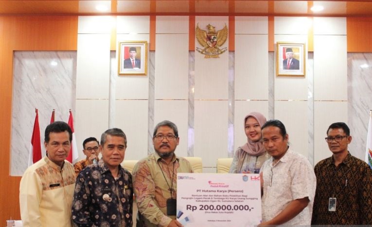 Hutama Karya bantu perajin logam Ogan Ilir senilai Rp 200 juta Hutama Karya bantu perajin logam Ogan Ilir senilai Rp 200 juta