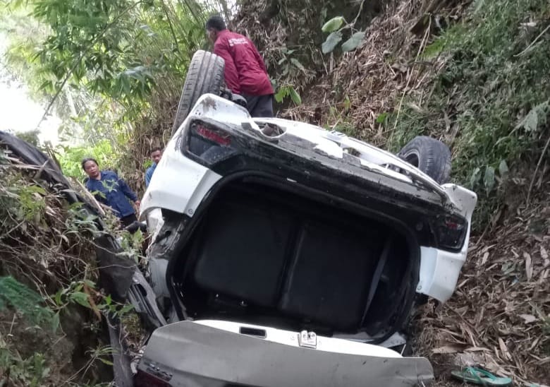 Minibus masuk jurang di lereng Merapi, lima korban selamat Minibus masuk jurang di lereng Merapi, lima korban selamat