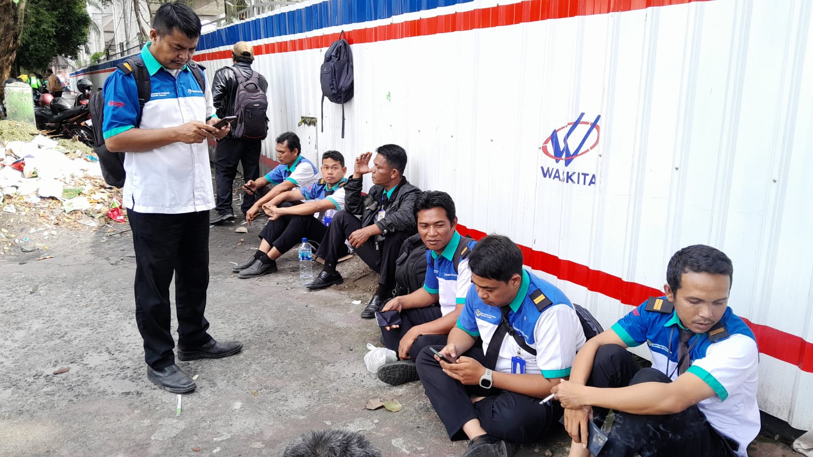 Dua bulan tak digaji, pengemudi Trans Metro Deli Medan gelar aksi mogok kerja Dua bulan tak digaji, pengemudi Trans Metro Deli Medan gelar aksi mogok kerja