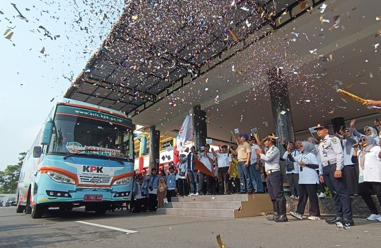 Gubernur Sumbar lepas Roadshow Bus KPK ke Sumatera Utara Gubernur Sumbar lepas Roadshow Bus KPK ke Sumatera Utara