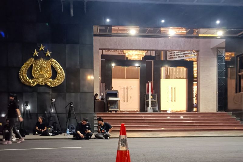 Irwan Anwar diperiksa tujuh jam terkait dugaan pemerasan pimpinan KPK Irwan Anwar diperiksa tujuh jam terkait dugaan pemerasan pimpinan KPK