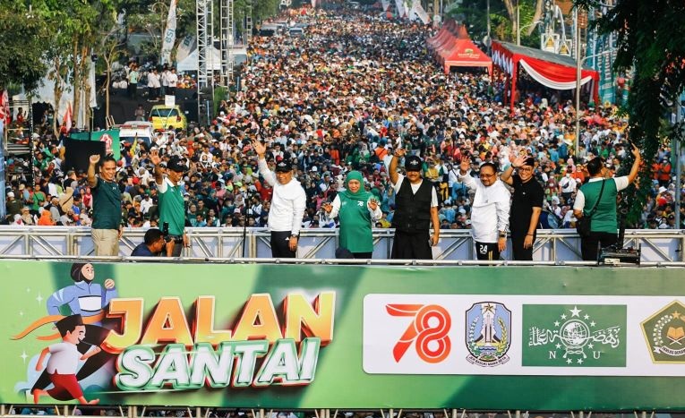 Menag, Ketum PBNU, Gubernur Jatim lepas jalan santai Hari Santri