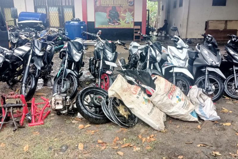 Polisi tahan pelaku pencurian sepeda motor terbanyak di Labuhan Bajo Polisi tahan pelaku pencurian sepeda motor terbanyak di Labuhan Bajo