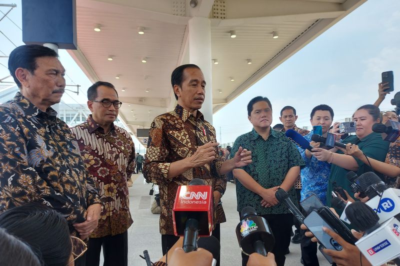 Jokowi katakan KCJB komitmen pemerintah layani kebutuhan transportasi publik Jokowi katakan KCJB komitmen pemerintah layani kebutuhan transportasi publik