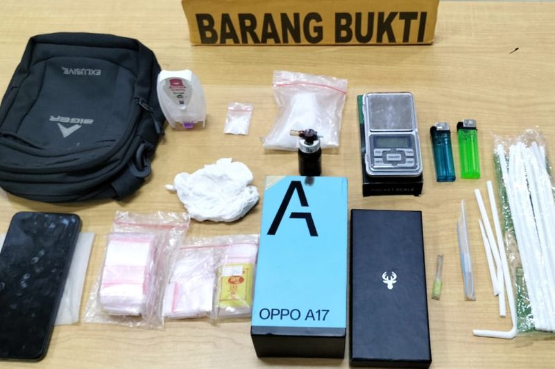 Polisi tangkap pengedar sabu yang merambah ke desa Polisi tangkap pengedar sabu yang merambah ke desa