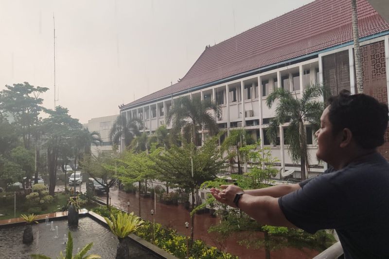 Sebagian besar kota di Indonesia diguyur hujan pada Senin Sebagian besar kota di Indonesia diguyur hujan pada Senin