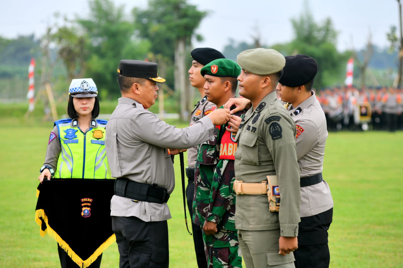Di bawah guyuran hujan, Kapolda Sumut pimpin apel pasukan Ops Mantap Brata 2023-2024 Di bawah guyuran hujan, Kapolda Sumut pimpin apel pasukan Ops Mantap Brata 2023-2024