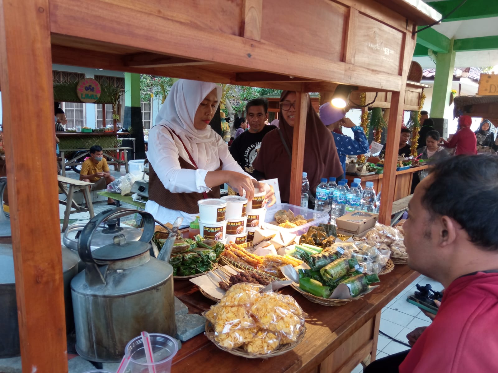 Angkringan Masjid Jogokaryan sajikan menu unggulan di Festival Angkringan Yogyakarta Angkringan Masjid Jogokaryan sajikan menu unggulan di Festival Angkringan Yogyakarta