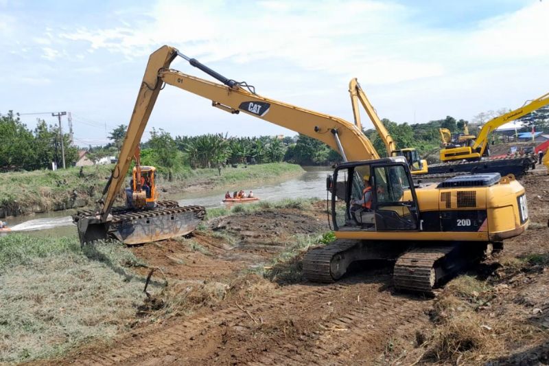 Pemkot Medan - TNI AD bersihkan 11.450 meter bantaran Sungai Deli Pemkot Medan - TNI AD bersihkan 11.450 meter bantaran Sungai Deli