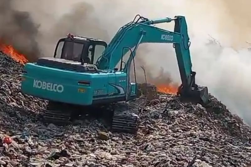 Kobaran api di TPA Rawakucing sudah berkurang