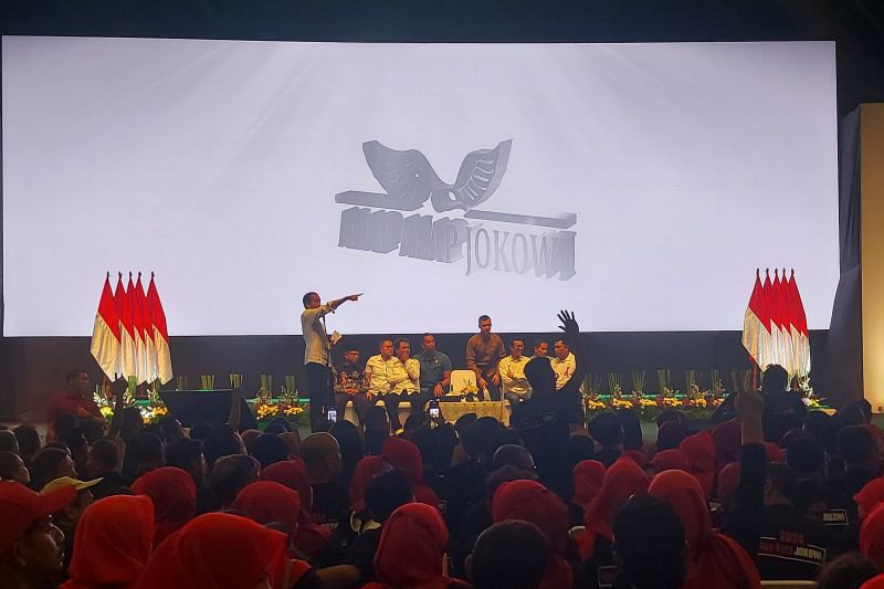 Jokowi dan Kaesang hadiri Konsolidasi Nasional Relawan Alap-Alap Jokowi dan Kaesang hadiri Konsolidasi Nasional Relawan Alap-Alap