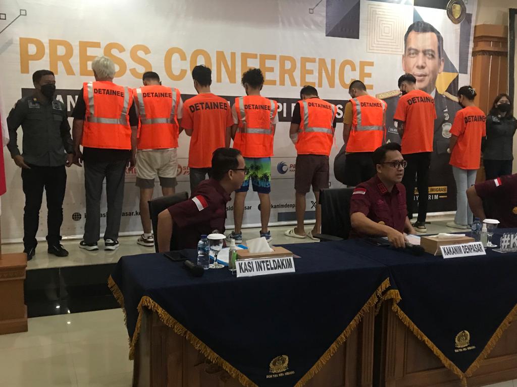 Diduga overstay, 8 WNA Uzbekistan diamankan Imigrasi Denpasar Diduga overstay, 8 WNA Uzbekistan diamankan Imigrasi Denpasar
