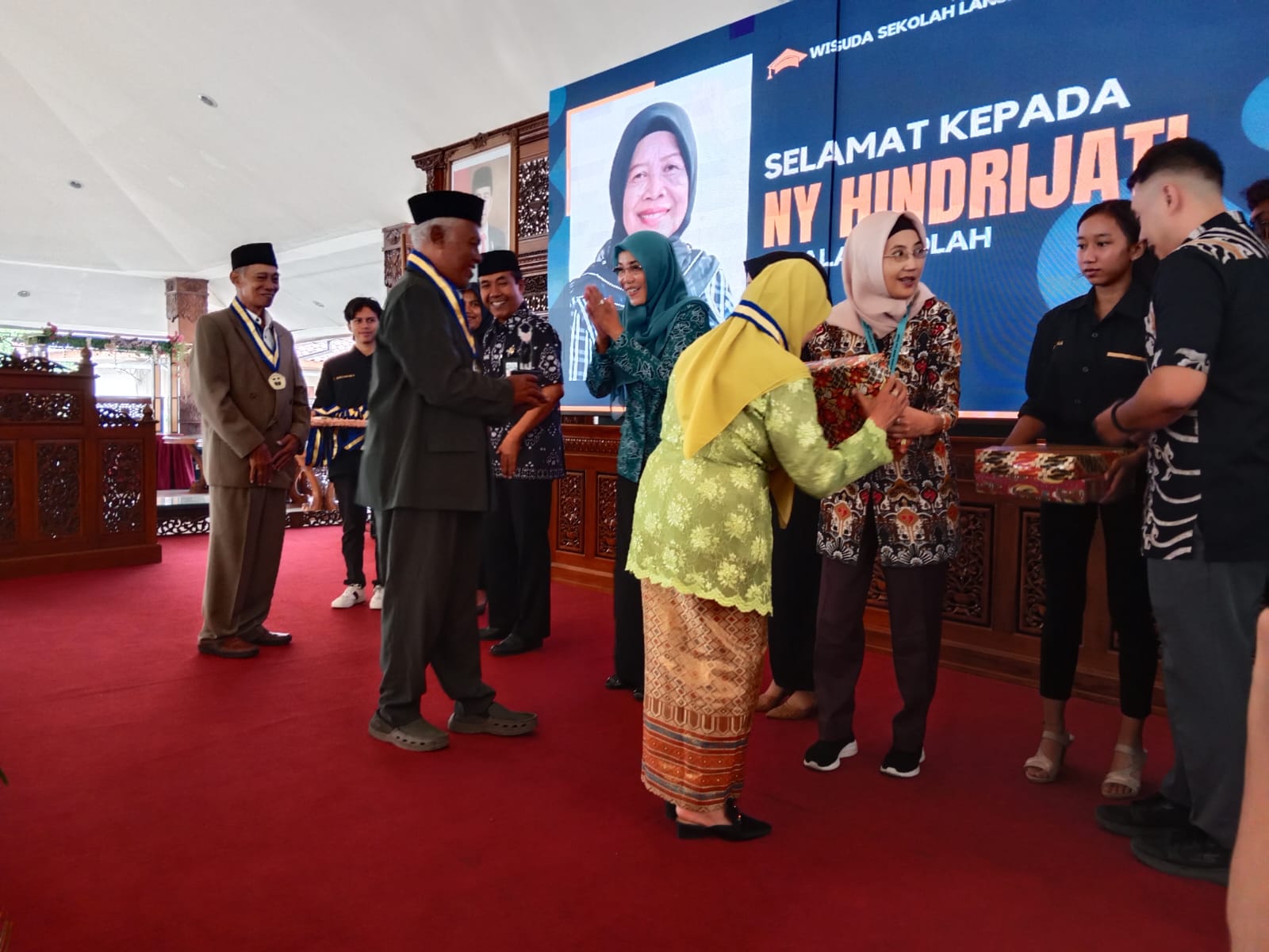 Raut bahagia wisuda Sekolah Lansia Hebat Kota Magelang Raut bahagia wisuda Sekolah Lansia Hebat Kota Magelang