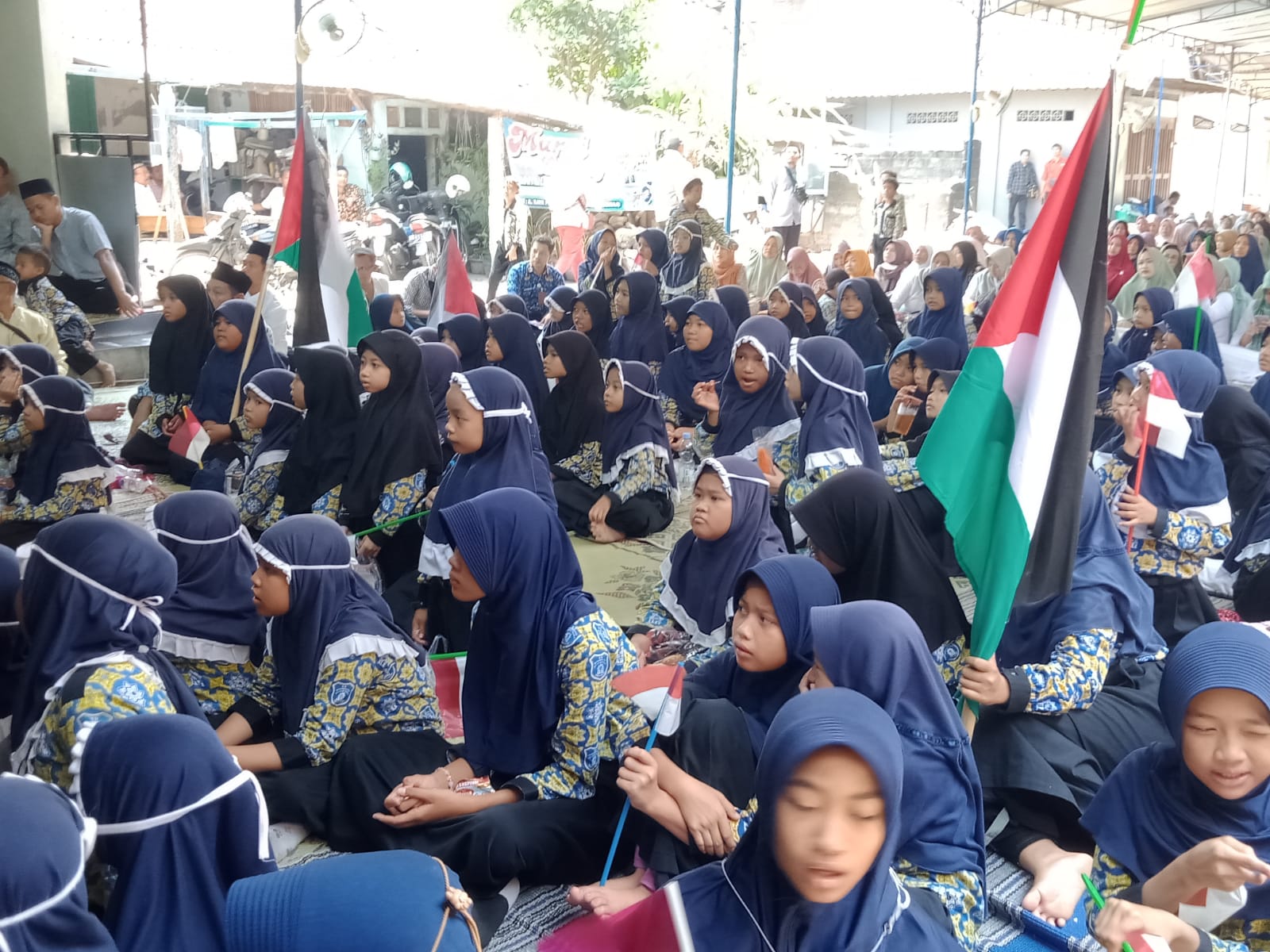 Ratusan murid, guru dan orang tua SD Muhamadiyah Boyolali gelar doa bersama untuk Palestina Ratusan murid, guru dan orang tua SD Muhamadiyah Boyolali gelar doa bersama untuk Palestina