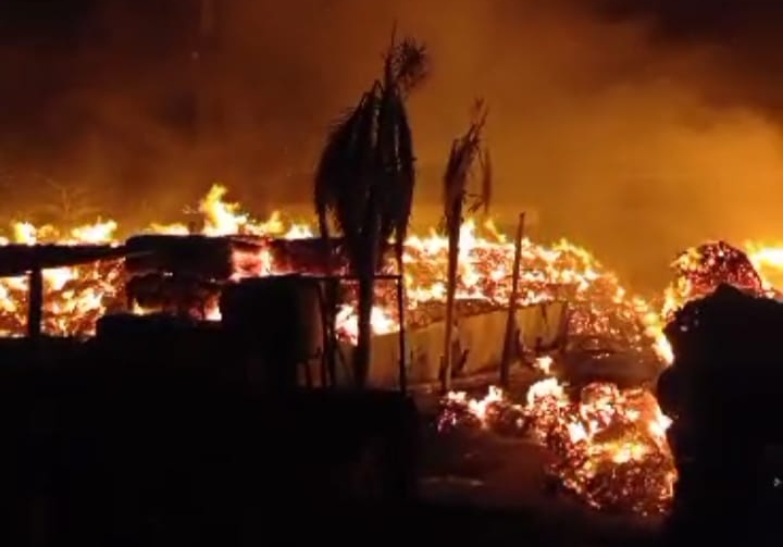 PT Pura Nusa Persada Kudus terbakar, 4.000 meter kubik bahan baku kertas ludes
