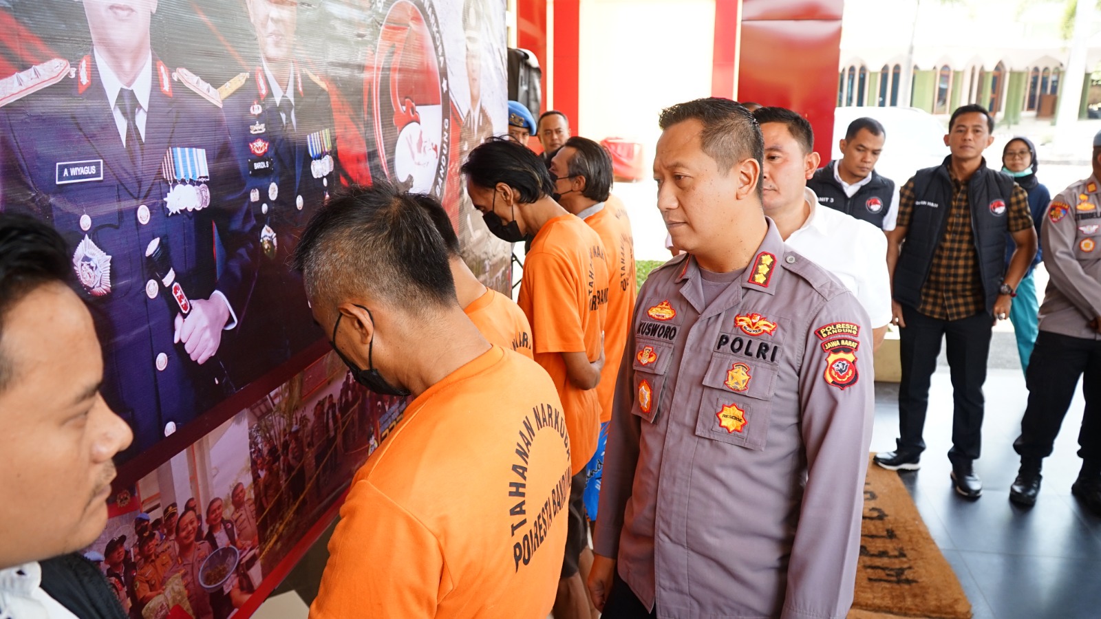 Modus jual balon, lima penjual narkoba jenis ganja dan sabu diamankan petugas Modus jual balon, lima penjual narkoba jenis ganja dan sabu diamankan petugas