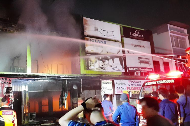 Empat ruko mebel di Tangerang hangus terbakar