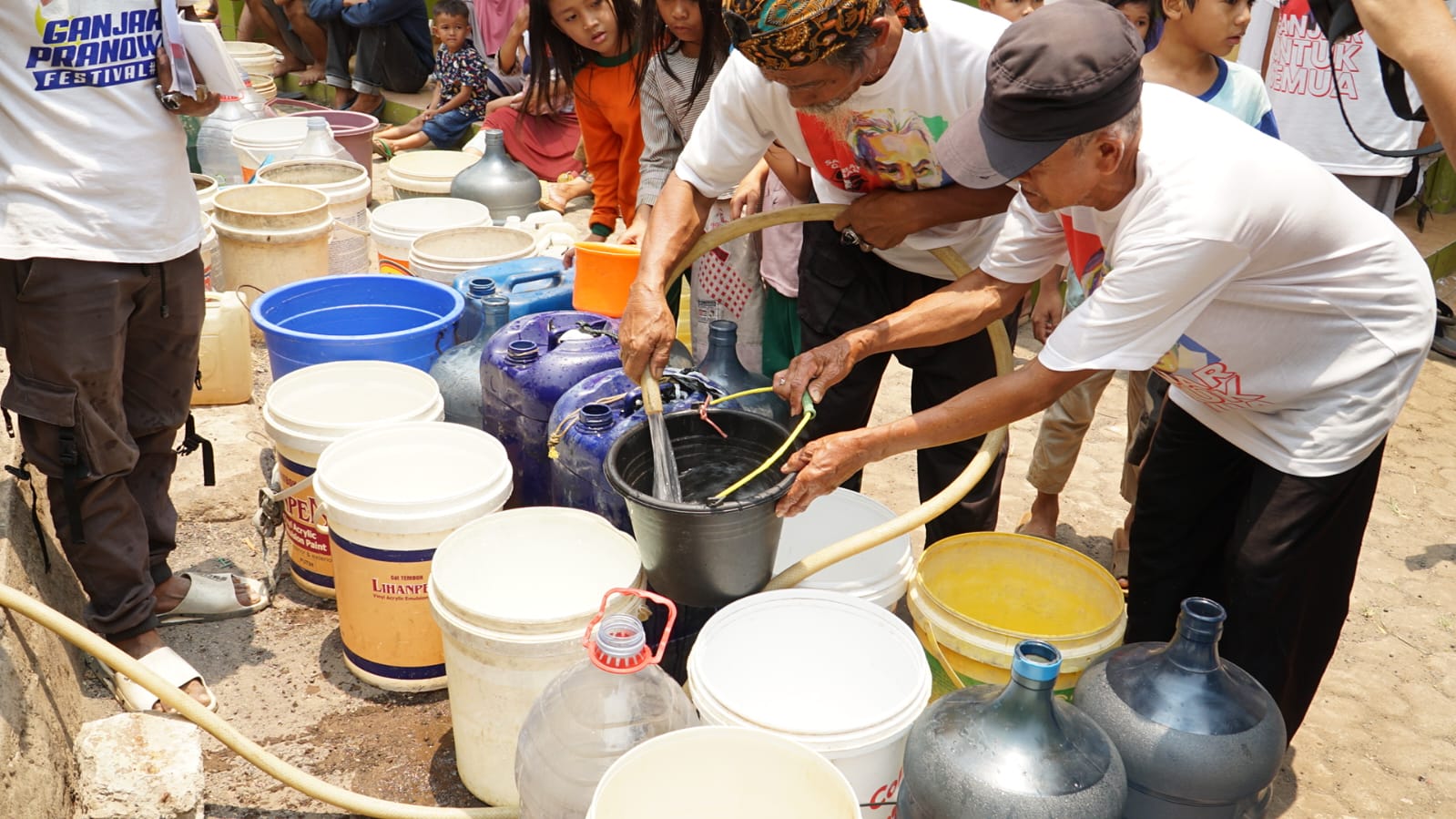 Bantu atasi kekeringan, Saga bagikan ribuan liter air bersih di Kabupaten Cianjur Bantu atasi kekeringan, Saga bagikan ribuan liter air bersih di Kabupaten Cianjur