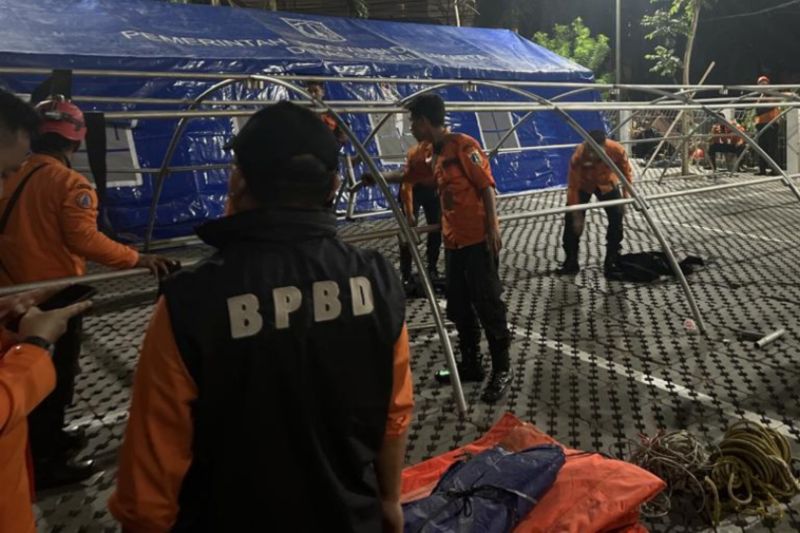 BPBD DKI beri bantuan logistik untuk 200 jiwa penyintas kebakaran BPBD DKI beri bantuan logistik untuk 200 jiwa penyintas kebakaran