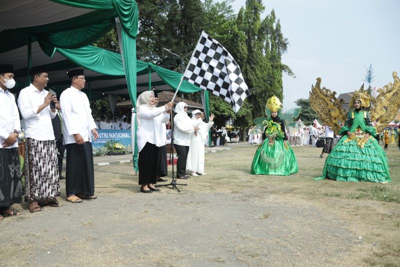 Ribuan santri di Sleman ikuti upacara dan kirab peringatan Hari Santri Ribuan santri di Sleman ikuti upacara dan kirab peringatan Hari Santri