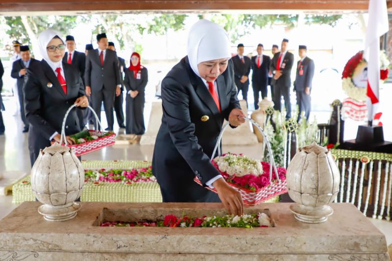 Gubernur Jawa Timur berziarah ke makam Bung Karno