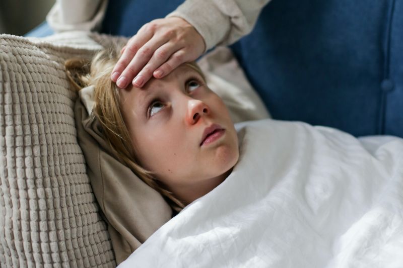 Pasien DBD harus banyak minum air yang mengandung gula