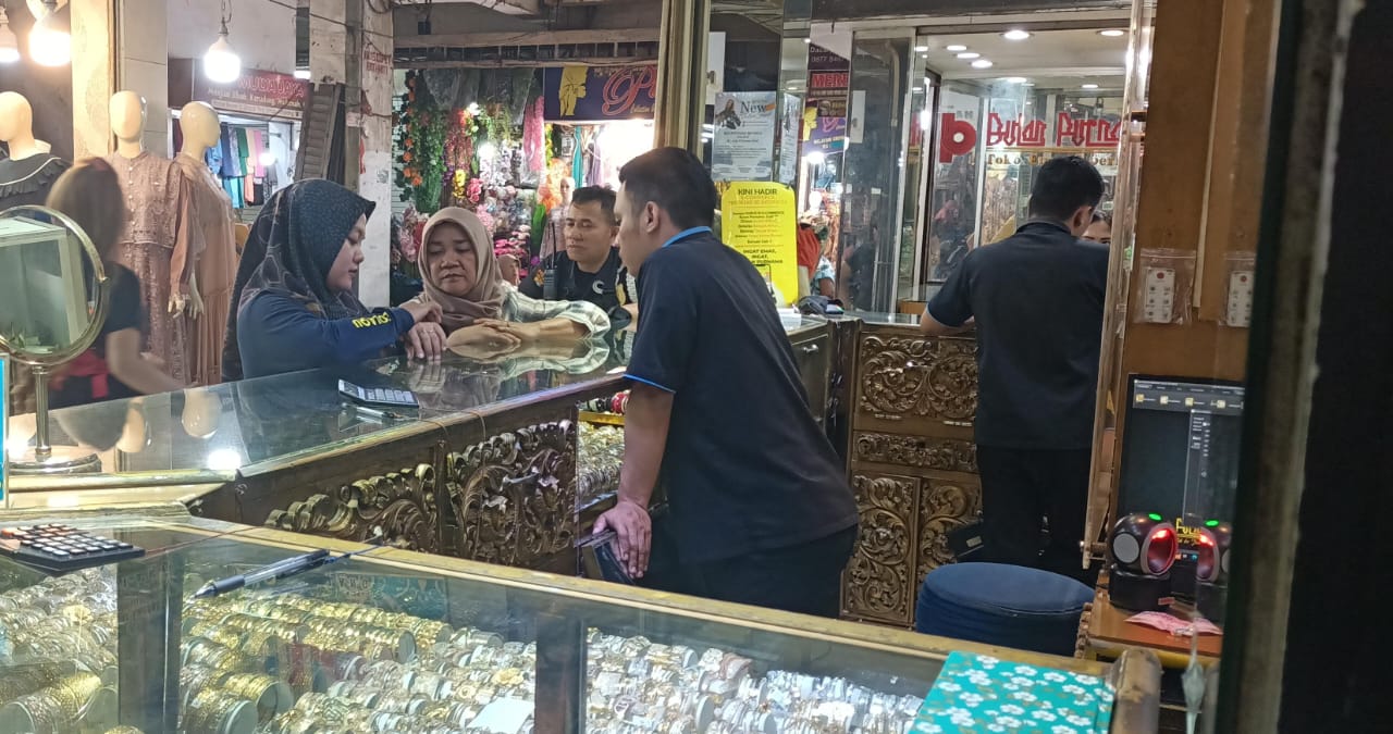Harga emas dan emas Antam di Malang meroket