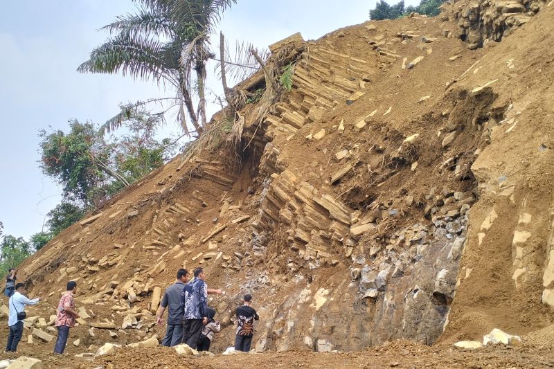 Ahli geologi dilibatkan untuk pastikan temuan dugaan kekar kolom di Lubuk Alung