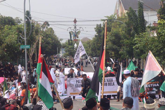 Polres Sukabumi Kota kawal aksi solidaritas bela Palestina Polres Sukabumi Kota kawal aksi solidaritas bela Palestina