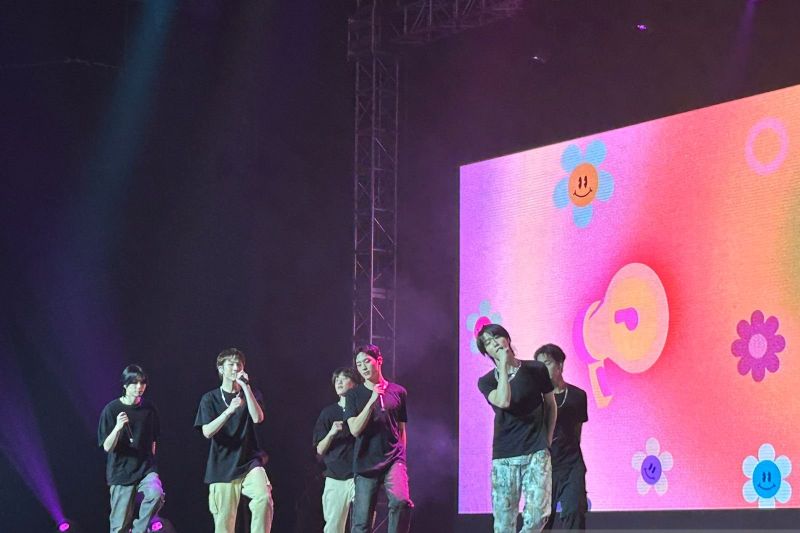 Lagu AYAYA menjadi penutup konser perdana P1Harmony di Jakarta Lagu AYAYA menjadi penutup konser perdana P1Harmony di Jakarta