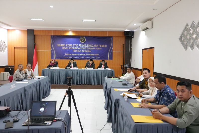 DKPP gelar sidang kode etik terhadap seorang anggota KPU Pangkep DKPP gelar sidang kode etik terhadap seorang anggota KPU Pangkep