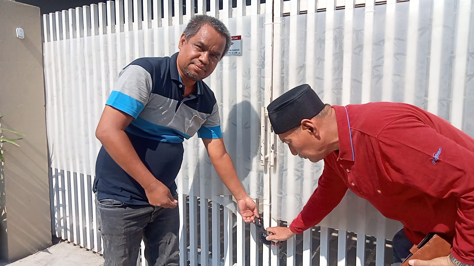 Mantan ketua segel Kantor DPD PAN Kabupaten Cirebon Mantan ketua segel Kantor DPD PAN Kabupaten Cirebon