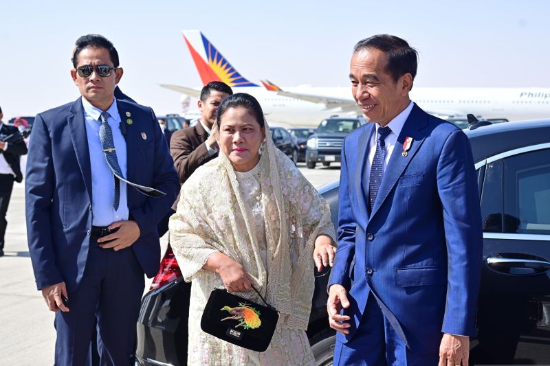 Presiden Jokowi bertolak ke Tanah Air dari Riyadh Arab Saudi Presiden Jokowi bertolak ke Tanah Air dari Riyadh Arab Saudi