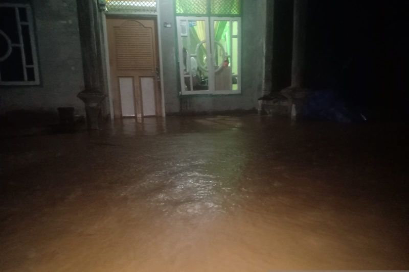 14 desa di Simeulue terendam banjir berketinggian capai 1 meter 14 desa di Simeulue terendam banjir berketinggian capai 1 meter