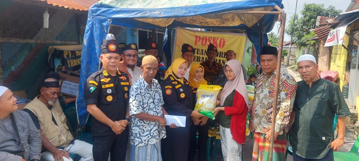 Korban kebakaran di Kelurahan Renggas Pulau dapat bantuan Korban kebakaran di Kelurahan Renggas Pulau dapat bantuan